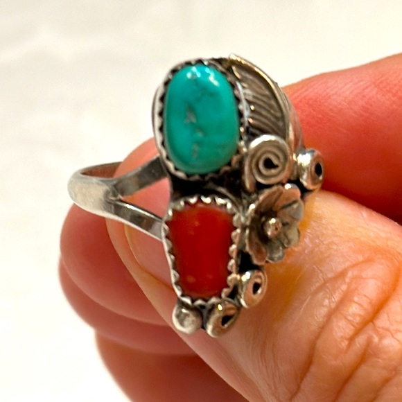 Vintage Native American Artist Signed R 925 Sterling Silver Coral Turquoise Ring - Picture 5 of 13